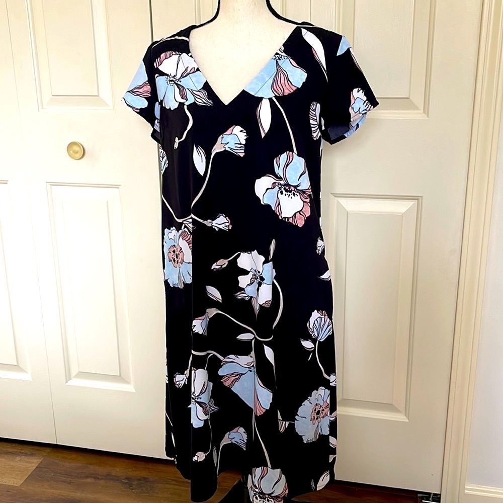 A New Day Short Sleeve Floral Dress on Black Background with Pockets Size S